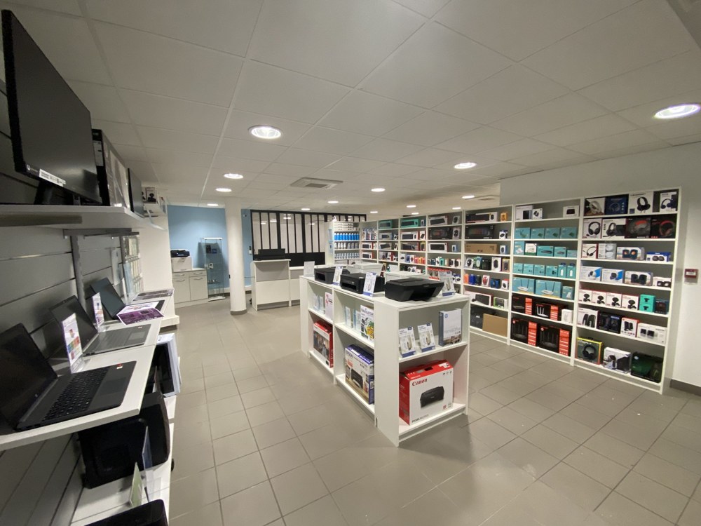 Intérieur du magasin SOS ORDI Saumur